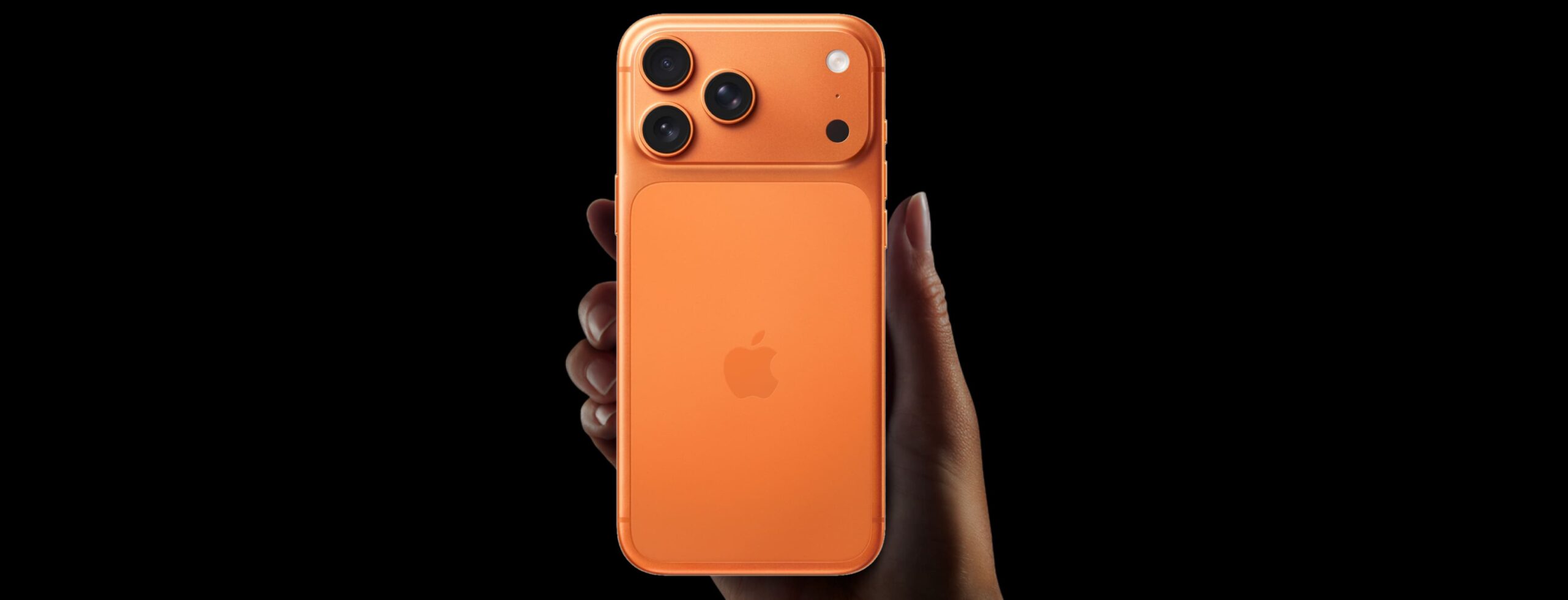iPhone 17 Pro Max Orange 1TB в руке